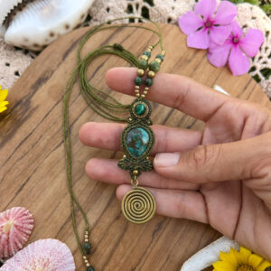 micromacrame crystal necklace